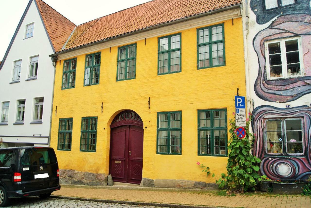 Gelbe Haus - Drei Besondere * Flensburg